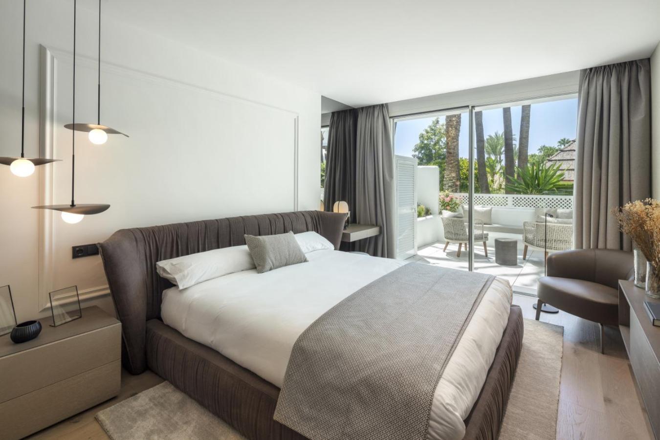 Apartment Elegant 3- Bedroom In Puente Marbella